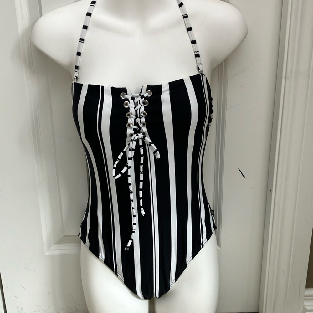 NWT fabulous black & white one piece swimsuit w/ laceup front & removable straps